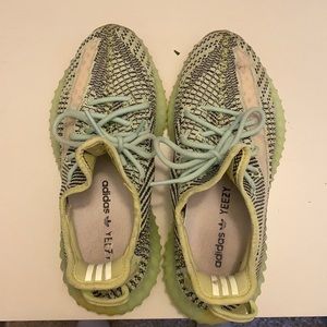 I’m selling adidas yeezy’s v2’s size 7 1/2.